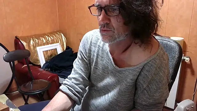 Snapshot of Lia_Y_PatrickX chatting on 11, 11, 2025 Lia Y PatrickX online show from 11, 11, 2025