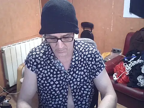 Snapshot of Lia_Y_PatrickX chatting on 5, 3, 2026 Lia Y PatrickX online show from 5, 3, 2026