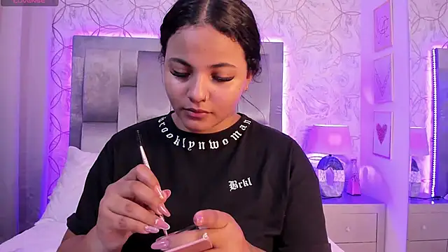 Snapshot of EmmaWeest chatting on 4, 12, 2024 EmmaWeest online show from 4, 12, 2024