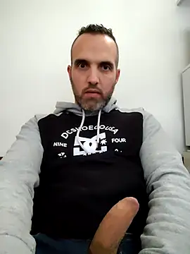 leon3875 online show from 9, 9, 2025