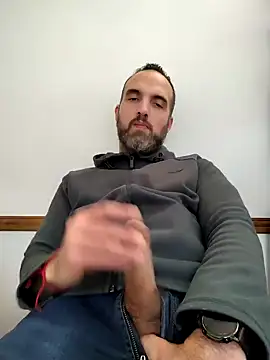 leon3875 online show from 3, 10, 2025