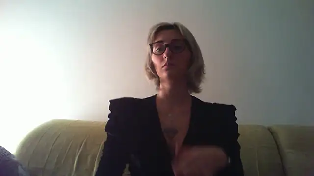 Snapshot of sexy_blondie92 chatting on 19, 1, 2025 sexy blondie92 online show from 19, 1, 2025