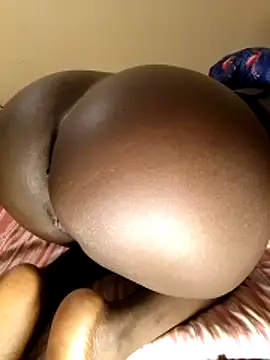 Misskhalifa  online show from 15, 11, 2025