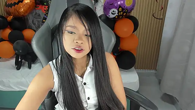 Snapshot of Lili_16 chatting on 24, 10, 2025 Lili 16 online show from 24, 10, 2025