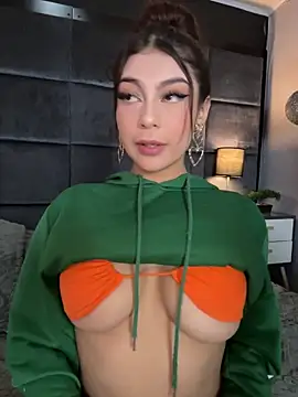 Snapshot of CHERRYY_BOMB_ chatting on 13, 10, 2025 CHERRYY BOMB online show from 13, 10, 2025