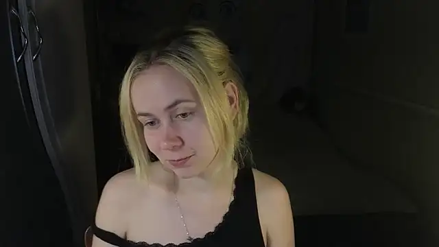 Riley Roo online show from 5, 3, 2026