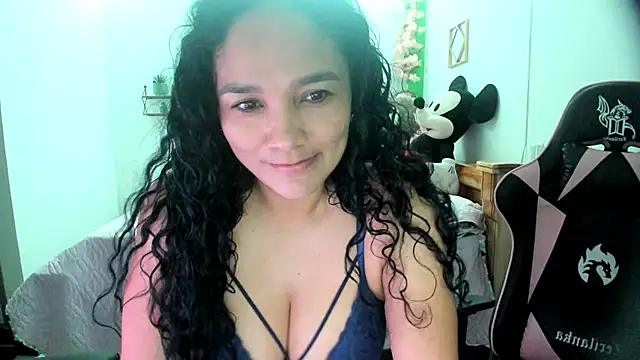 Snapshot of rayza_mature_154 chatting on 10, 10, 2025 rayza mature 154 online show from 10, 10, 2025