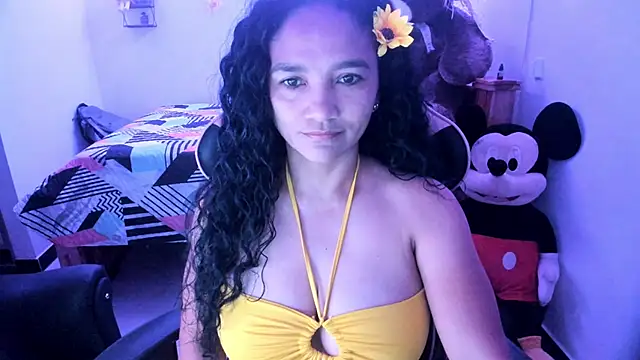 Snapshot of rayza_mature_154 chatting on 8, 11, 2025 rayza mature 154 online show from 8, 11, 2025