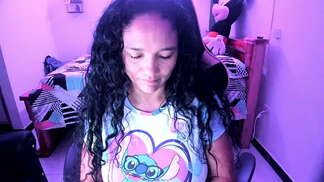 Snapshot of rayza_mature_154 chatting on 11, 11, 2025 rayza mature 154 online show from 11, 11, 2025