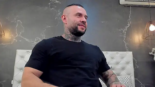 Snapshot of BruceDallas chatting on 2, 1, 2025 BruceDallas online show from 2, 1, 2025