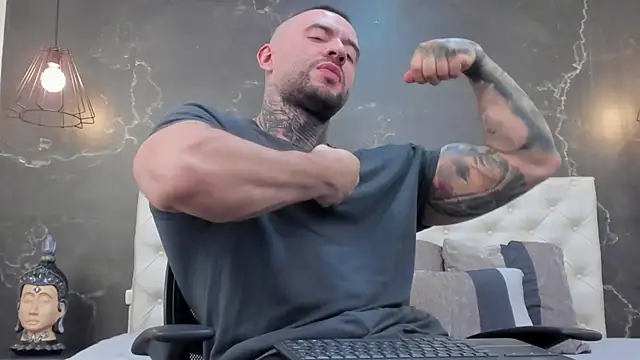 Snapshot of BruceDallas chatting on 19, 1, 2025 BruceDallas online show from 19, 1, 2025