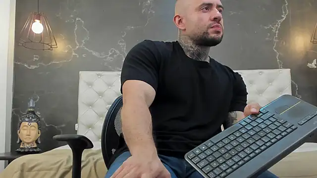 Snapshot of BruceDallas chatting on 1, 2, 2025 BruceDallas online show from 1, 2, 2025