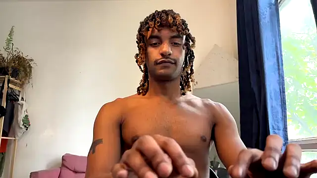 Snapshot of gerson173Hugo chatting on 8, 10, 2025 gerson173Hugo online show from 8, 10, 2025