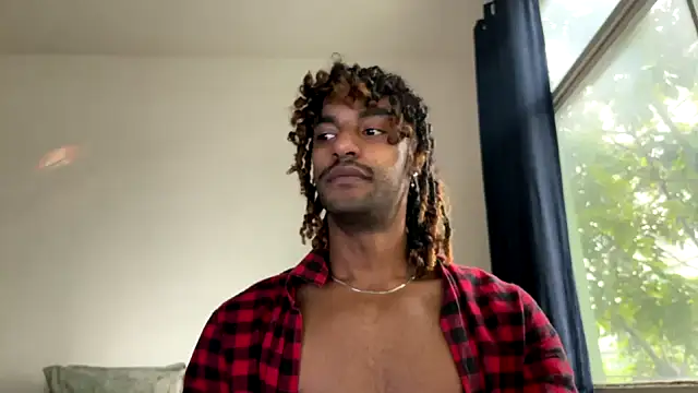 Snapshot of gerson173Hugo chatting on 28, 10, 2025 gerson173Hugo online show from 28, 10, 2025