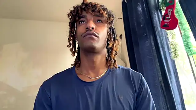 Snapshot of gerson173Hugo chatting on 13, 11, 2025 gerson173Hugo online show from 13, 11, 2025