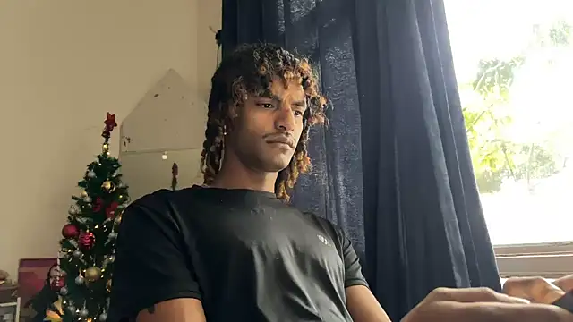 Snapshot of gerson173Hugo chatting on 24, 11, 2025 gerson173Hugo online show from 24, 11, 2025