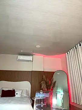 Lianh Benett online show from 15, 12, 2025