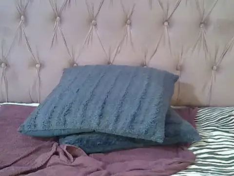 SweetMellowX1 online show from 22, 2, 2025