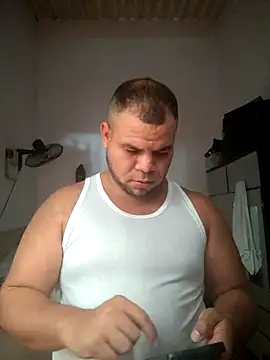 Snapshot of Evert_hairyboy chatting on 10, 11, 2025 Evert hairyboy online show from 10, 11, 2025