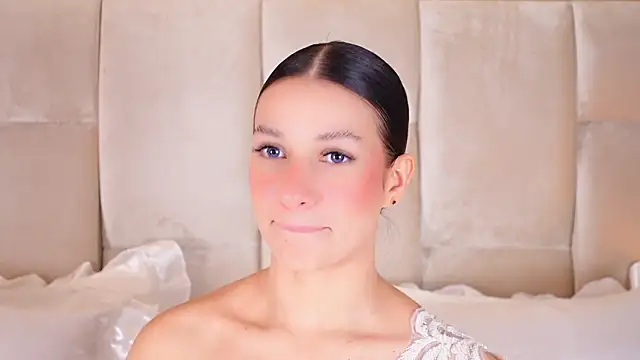 Snapshot of KiraKayleigh1 chatting on 2, 3, 2026 KiraKayleigh1 online show from 2, 3, 2026