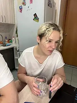 MrMrsRight online show from 6, 2, 2025