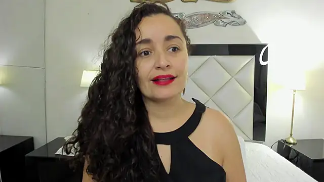  luna  sweet  online show from 23, 1, 2025