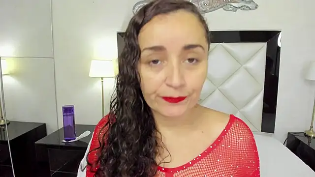  luna  sweet  online show from 26, 1, 2025