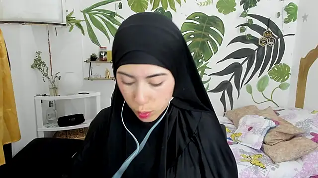 chaymae nah  online show from 19, 10, 2025