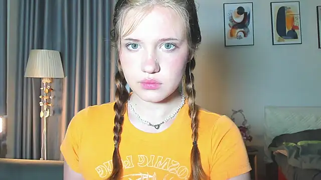 HanahCute online show from 23, 2, 2025