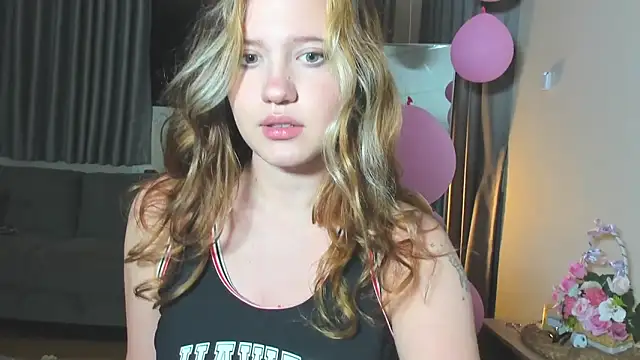 HanahCute online show from 7, 3, 2025