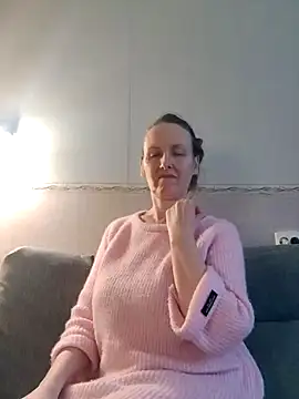 Evelina cute online show from 10, 12, 2024