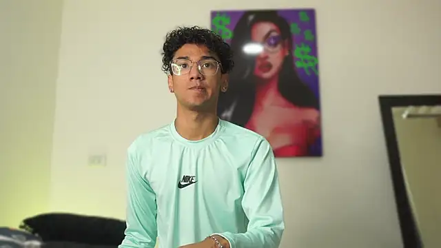 Snapshot of harrytwink18 chatting on 10, 12, 2024 harrytwink18 online show from 10, 12, 2024