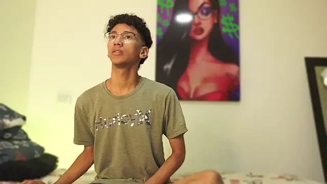 Snapshot of harrytwink18 chatting on 17, 12, 2024 harrytwink18 online show from 17, 12, 2024