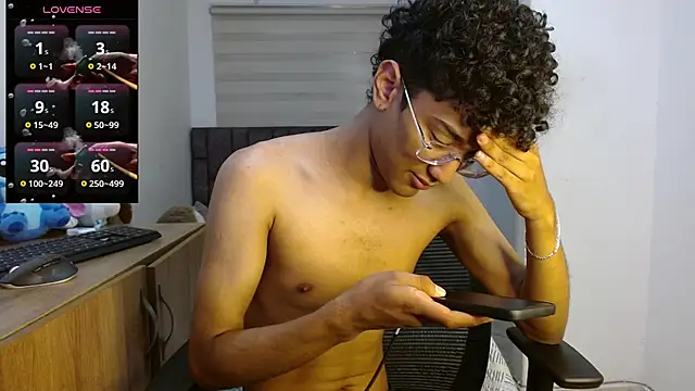 Snapshot of harrytwink18 chatting on 17, 9, 2025 harrytwink18 online show from 17, 9, 2025