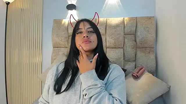 amatista  smith online show from 23, 10, 2025