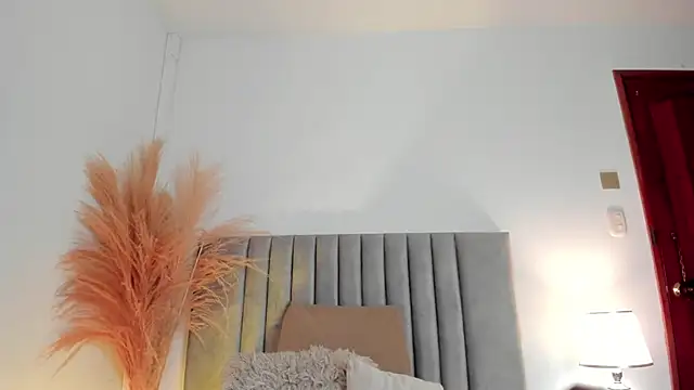 LucyJhonnsonn online show from 10, 12, 2024