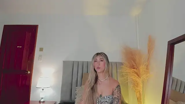 LucyJhonnsonn online show from 17, 1, 2025