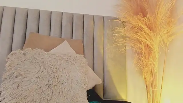 LucyJhonnsonn online show from 17, 1, 2025