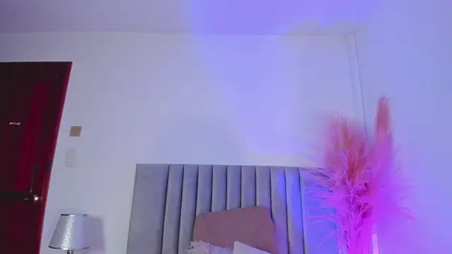 LucyJhonnsonn online show from 26, 1, 2025