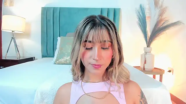 LucyJhonnsonn online show from 30, 1, 2025