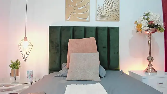 LucyJhonnsonn online show from 2, 2, 2025