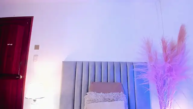 LucyJhonnsonn online show from 4, 2, 2025
