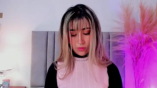 LucyJhonnsonn online show from 5, 2, 2025