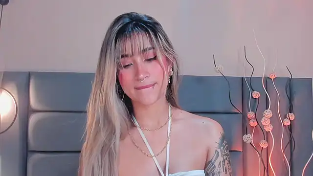 LucyJhonnsonn online show from 22, 2, 2025
