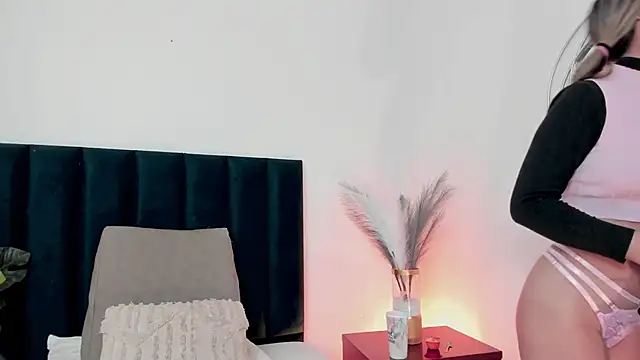 LucyJhonnsonn online show from 6, 3, 2025