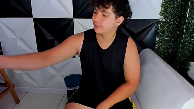 Snapshot of Dani_cumboy chatting on 31, 10, 2025 Dani cumboy online show from 31, 10, 2025