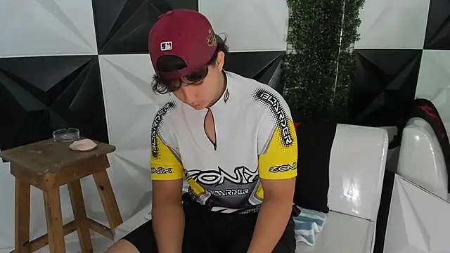 Snapshot of Dani_cumboy chatting on 18, 11, 2025 Dani cumboy online show from 18, 11, 2025