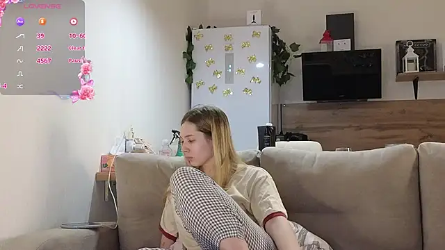 Girl alone home online show from 19, 2, 2025