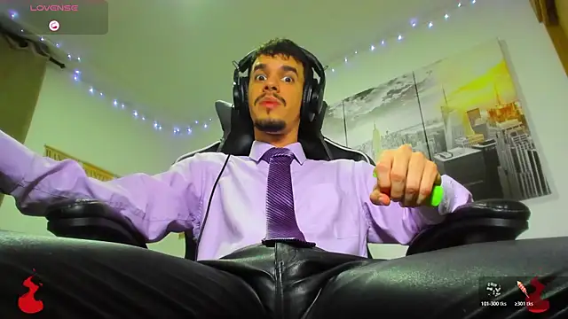 Snapshot of BRAYHAMBROWN chatting on 29, 10, 2025 BRAYHAMBROWN online show from 29, 10, 2025