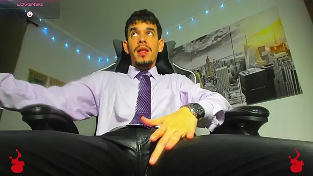 Snapshot of BRAYHAMBROWN chatting on 8, 11, 2025 BRAYHAMBROWN online show from 8, 11, 2025